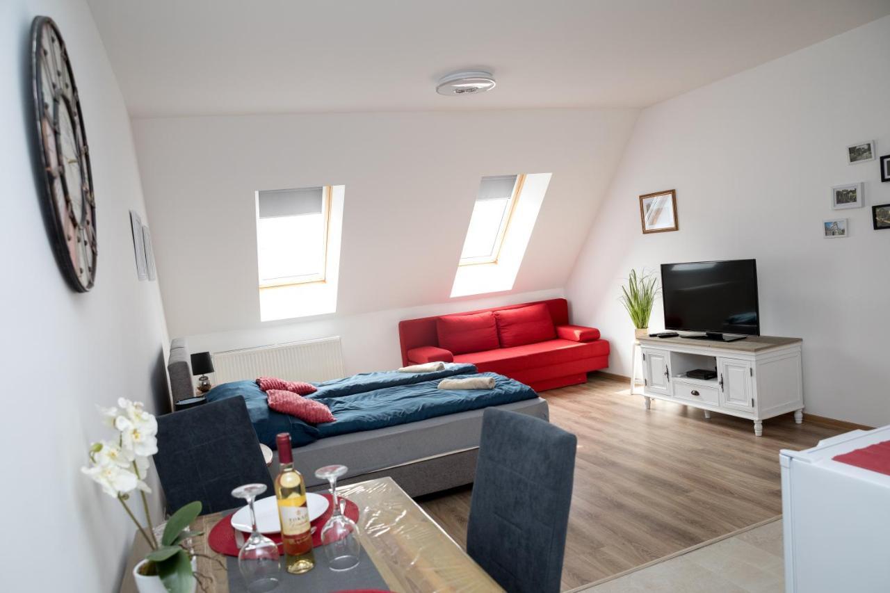 Kossuth Apartmanhaz 터터 외부 사진