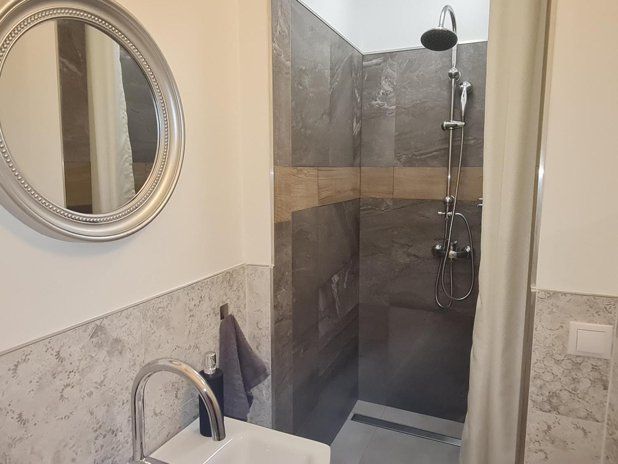 Kossuth Apartmanhaz 터터 외부 사진