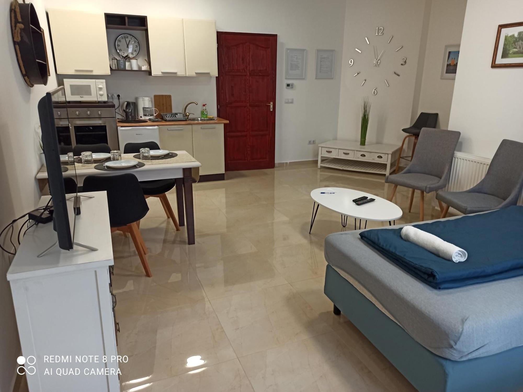 Kossuth Apartmanhaz 터터 외부 사진